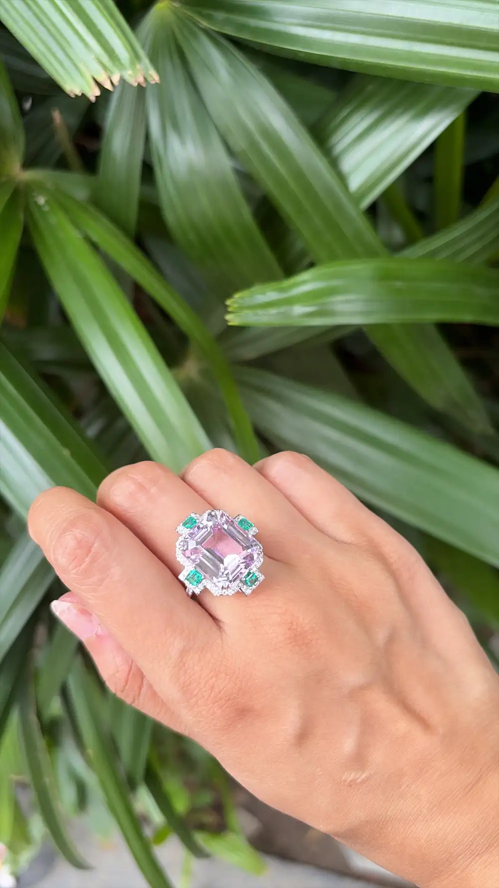15.83 Ct. Kunzite & Emerald Gemstone Cocktail Ring - 18k White Gold Diamond Ring