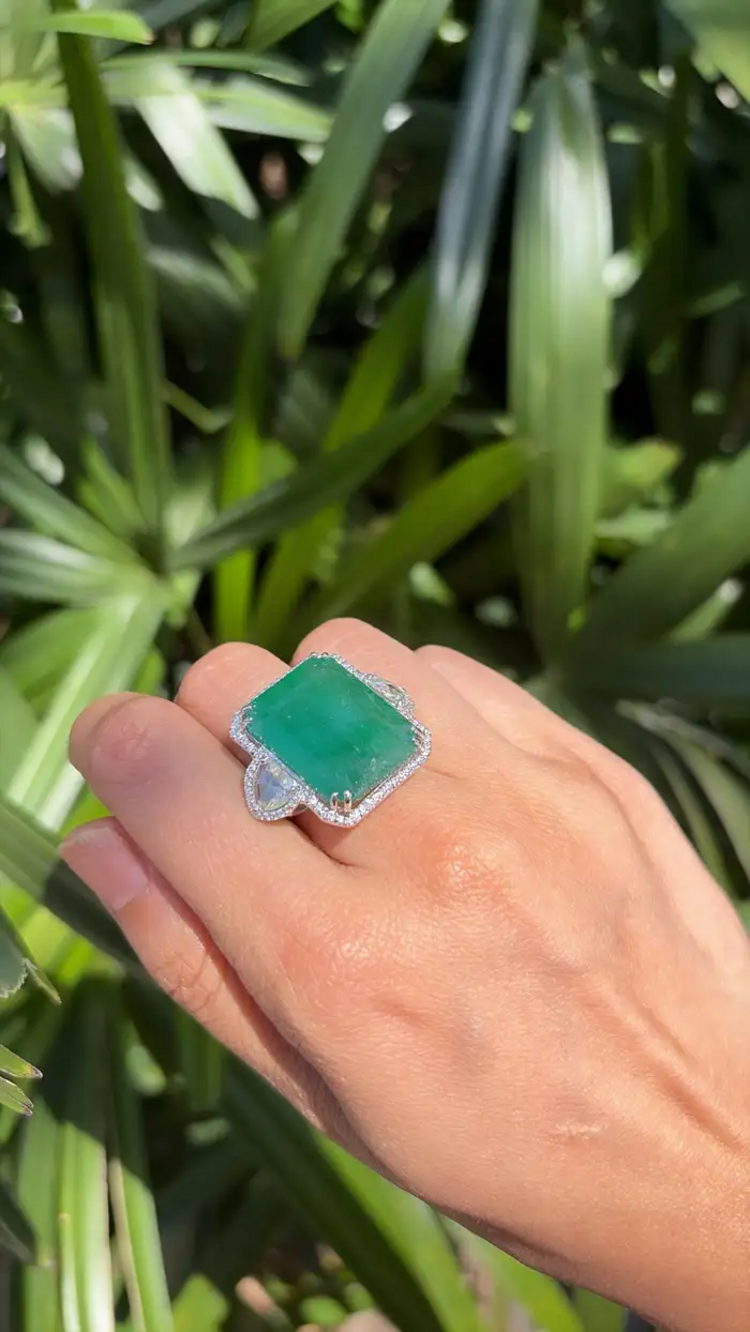 27.67 Ct. Natural Zambian Emerald Wedding Ring - 18k White Gold & Rose Cut Diamond Ring