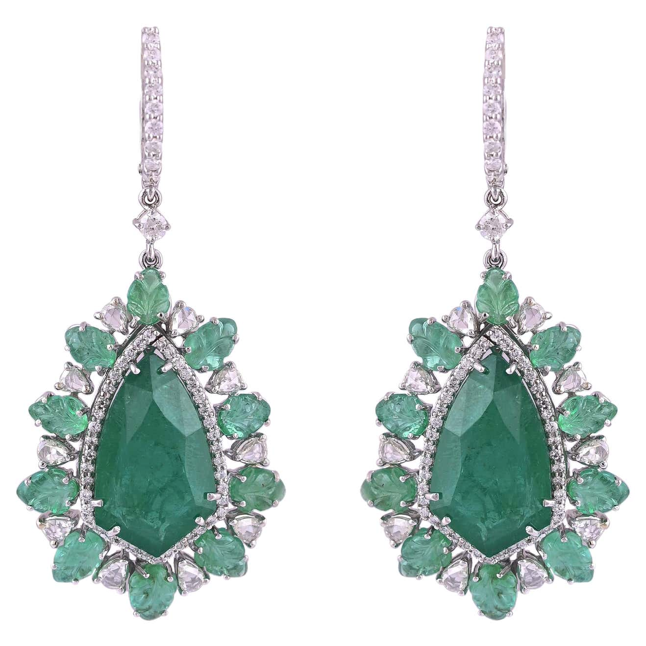 Emerald earring with diamonds