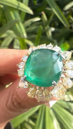 18K Gold, 12.60 carats, Zambian Emerald & Yellow Diamonds Cocktail Ring