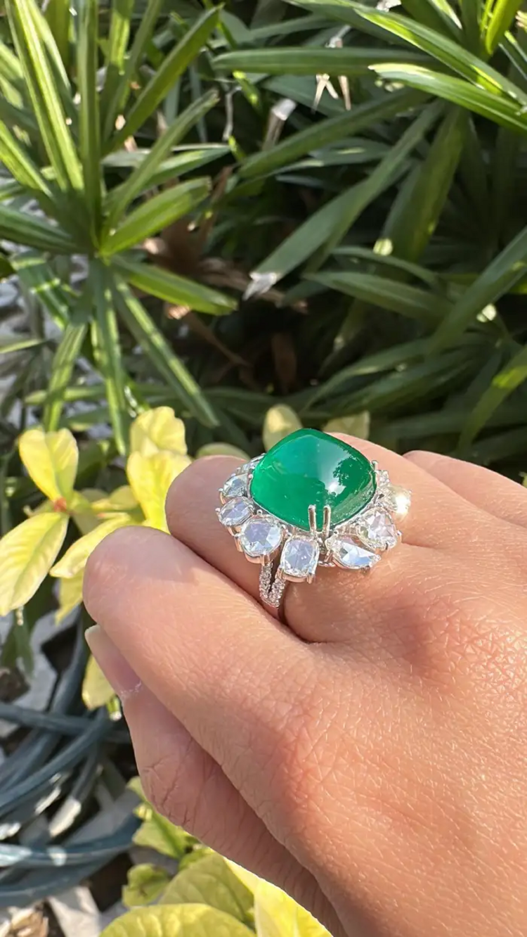 18k White Gold Handmade Ring - Natural Zambian Emerald Sugarloaf & Rose Cut Diamond Ring