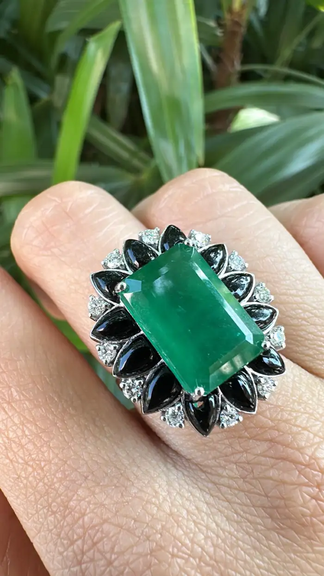 8.25 Ct. Zambian Emerald & Black Onyx Statement Ring - 18k White Gold Diamond Ring Main Image