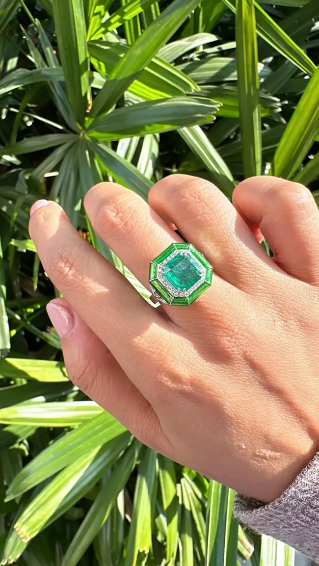18k White Gold, 3.47 carats Emerald, Green Enamel & Diamonds Engagement Ring Main Image