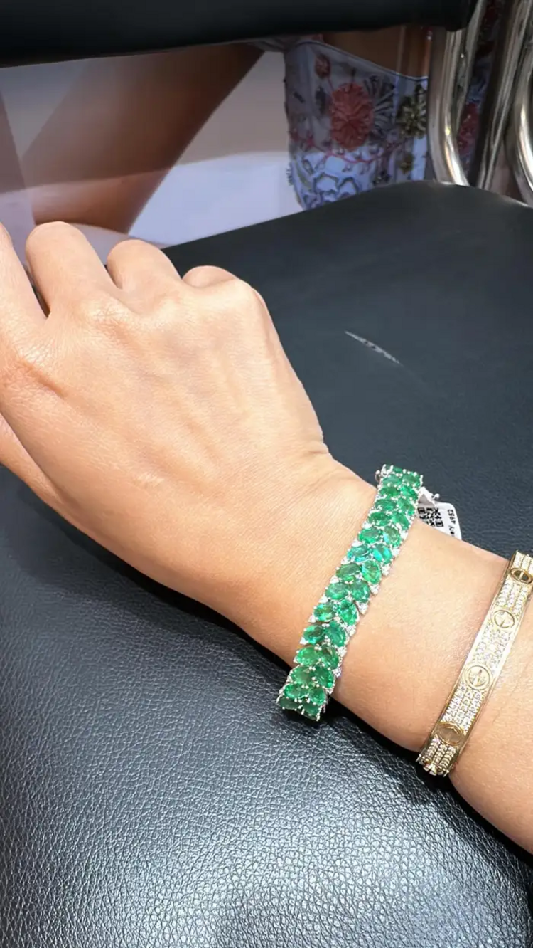 Platinum 950, 28.81 carats, Zambian Emeralds & Diamonds Link Bracelet