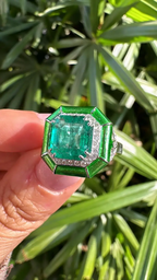18k White Gold, 3.47 carats Emerald, Green Enamel & Diamonds Engagement Ring