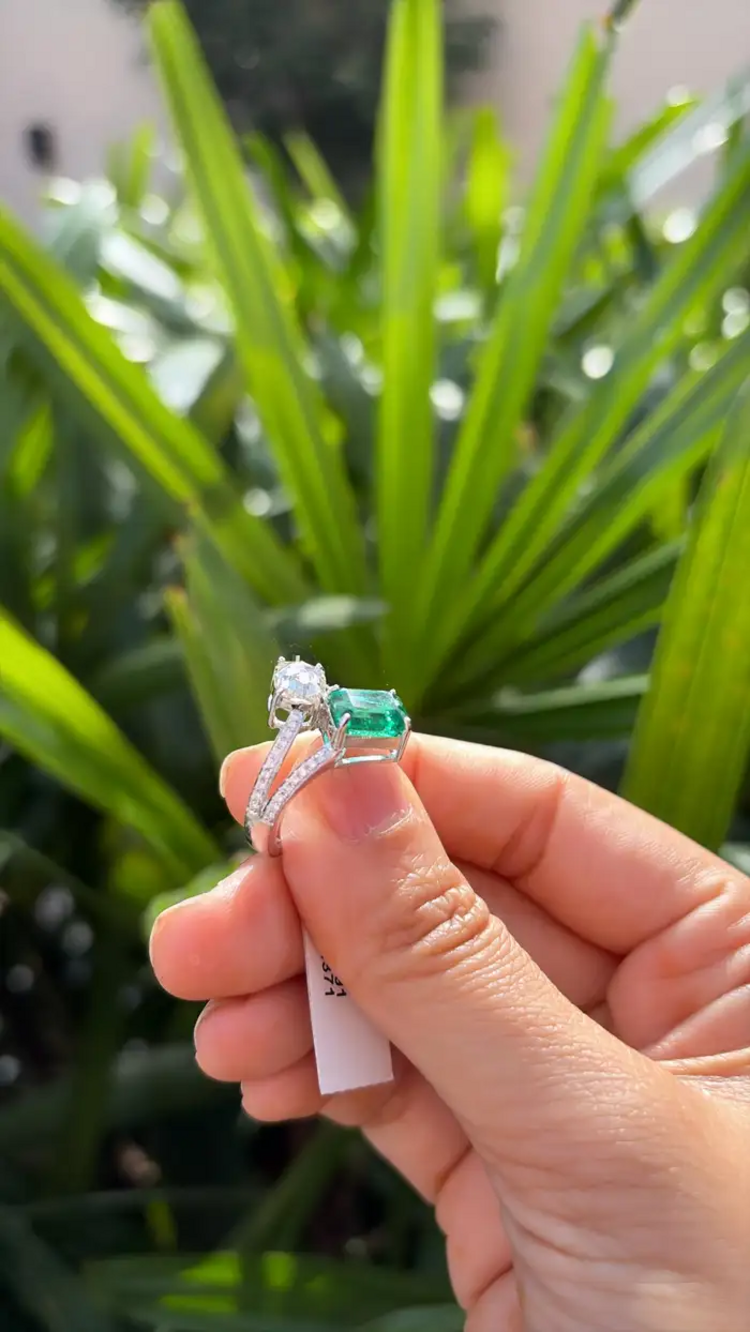 18k White Gold Diamond Ring - Natural Zambian Emerald Wedding Ring