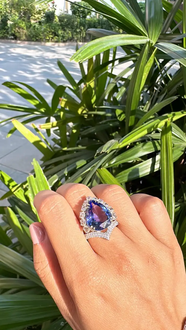 Natural Pear Tanzanite Gemstone Statement Ring - 18k White Gold Rose Cut Diamonds Women Ring Main Image