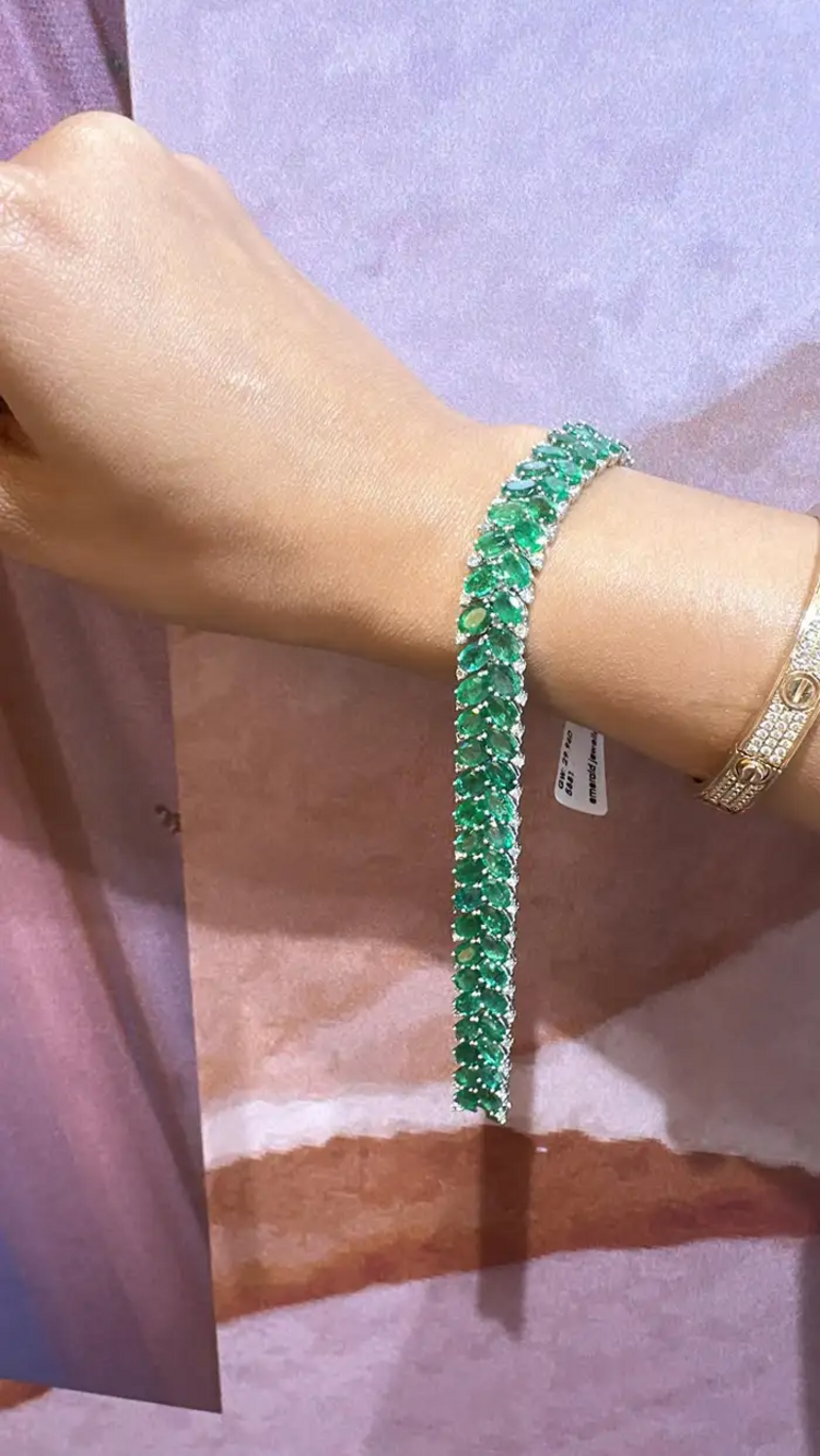 Platinum 950, 28.81 carats, Zambian Emeralds & Diamonds Link Bracelet