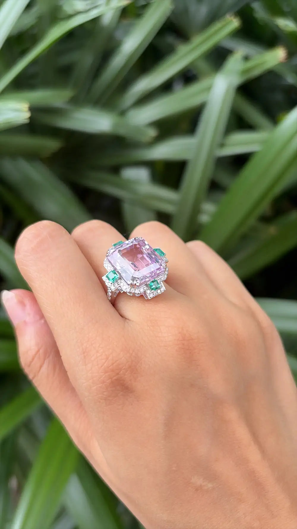 15.83 Ct. Kunzite & Emerald Gemstone Cocktail Ring - 18k White Gold Diamond Ring