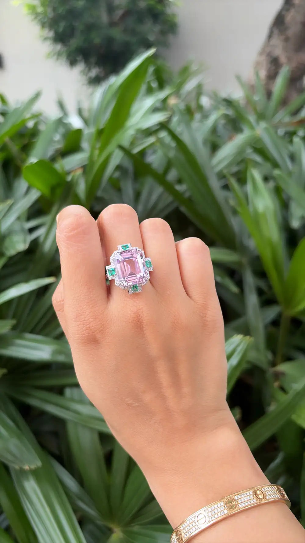 15.83 Ct. Kunzite & Emerald Gemstone Cocktail Ring - 18k White Gold Diamond Ring