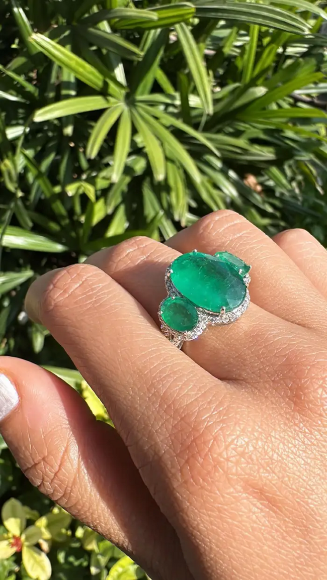 18k White Gold Handmade Ring - Natural Zambian Emerald & Diamond Wedding Ring Main Image