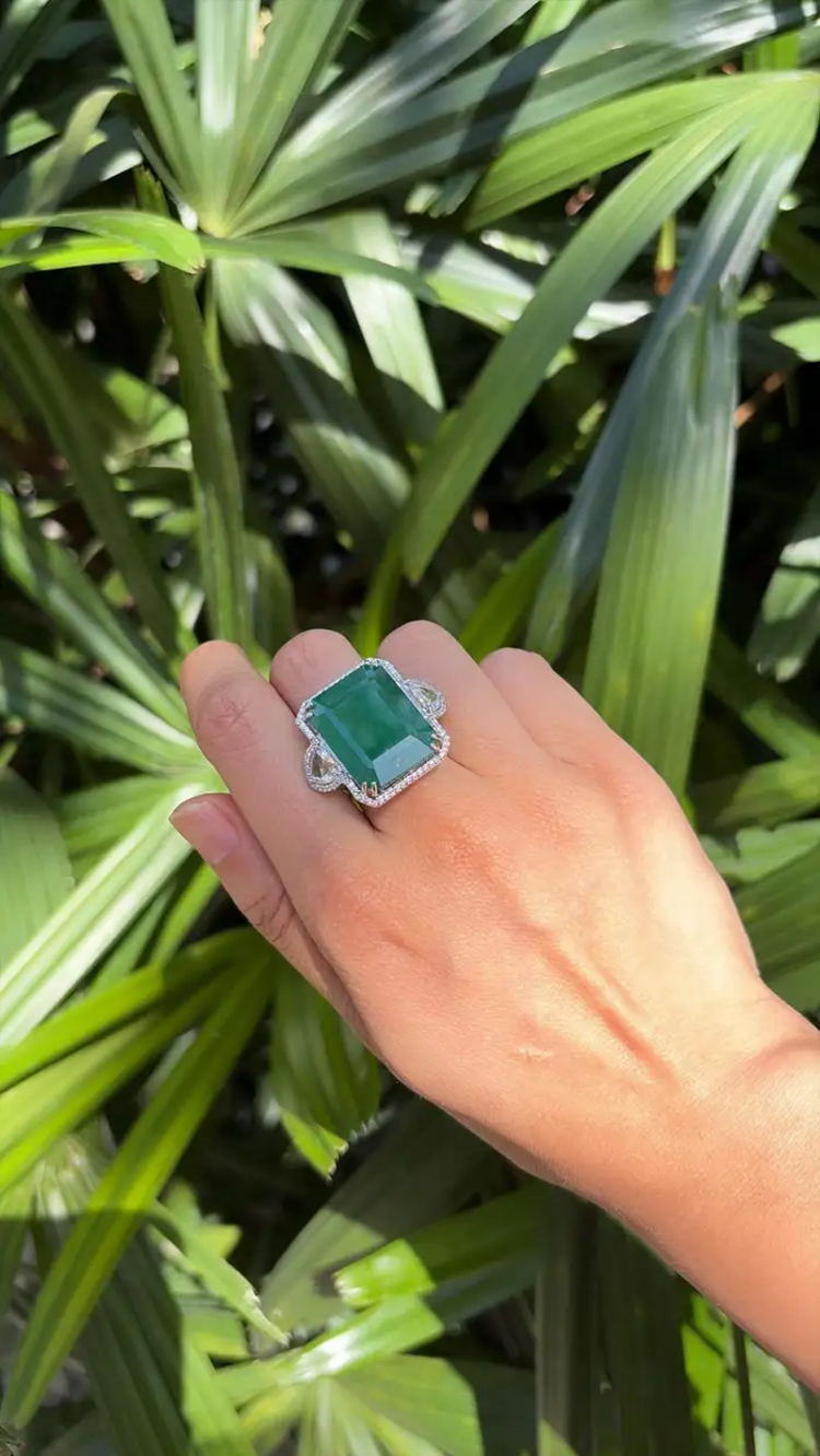 27.67 Ct. Natural Zambian Emerald Wedding Ring - 18k White Gold & Rose Cut Diamond Ring
