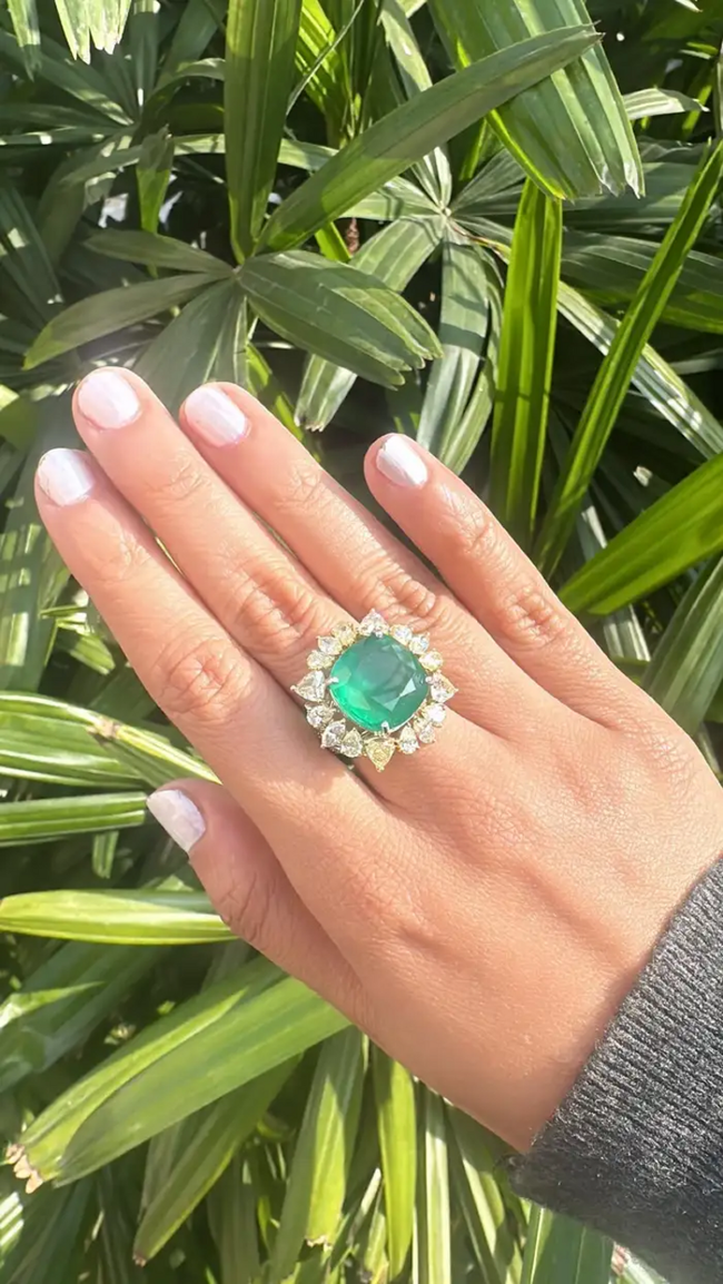 18K Gold, 12.60 carats, Zambian Emerald & Yellow Diamonds Cocktail Ring Main Image