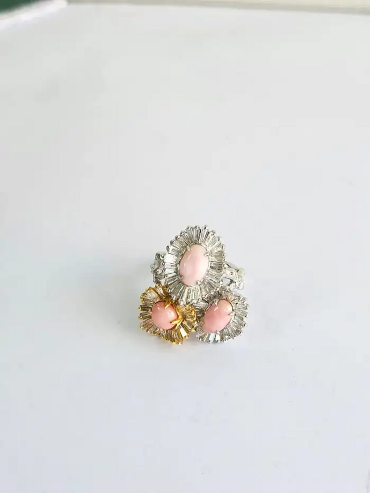 18k White Gold Tapered Diamonds Cocktail Ring - 3.93 Ct. Conch Pearls Wedding Ring