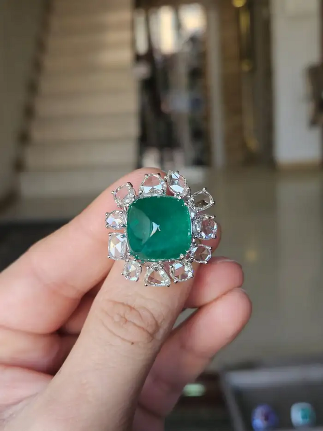 18k White Gold Handmade Ring - Natural Zambian Emerald Sugarloaf & Rose Cut Diamond Ring Main Image
