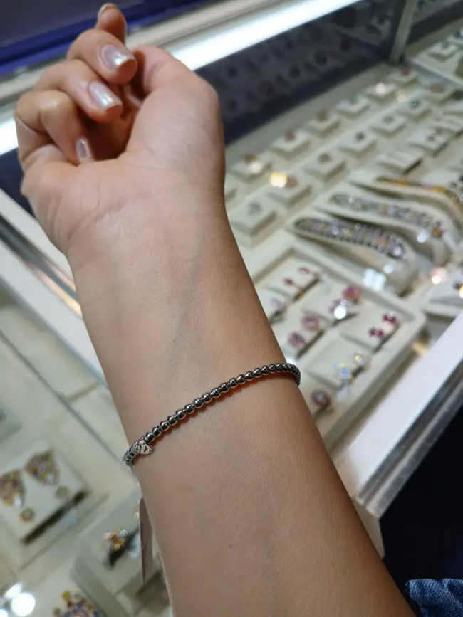 18k White Gold Diamond Antique Unisex Bangle Bracelet Main Image