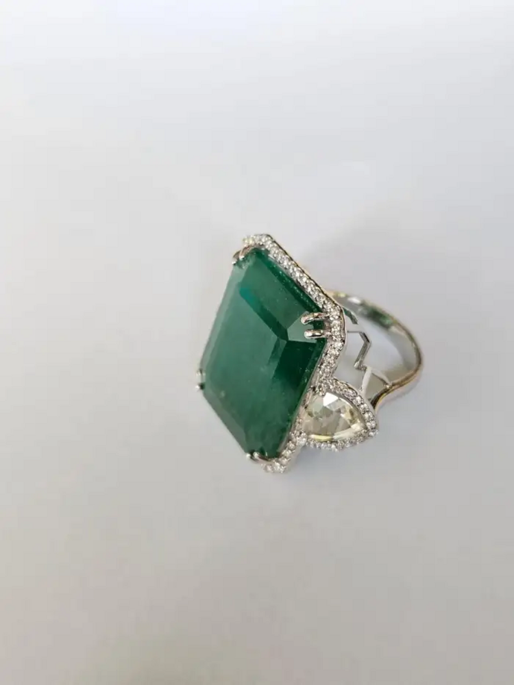 27.67 Ct. Natural Zambian Emerald Wedding Ring - 18k White Gold & Rose Cut Diamond Ring
