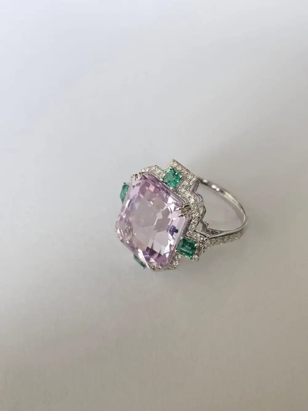15.83 Ct. Kunzite & Emerald Gemstone Cocktail Ring - 18k White Gold Diamond Ring
